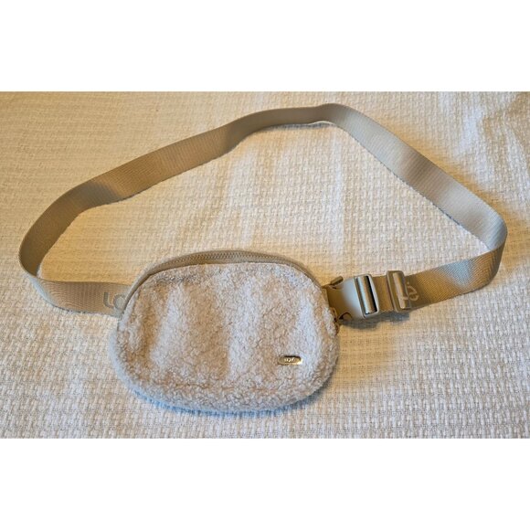 Lolë Sherpa Fleece Belt Bag Crossbody Taupe Beige Adjustable Strap - Picture 1 of 9